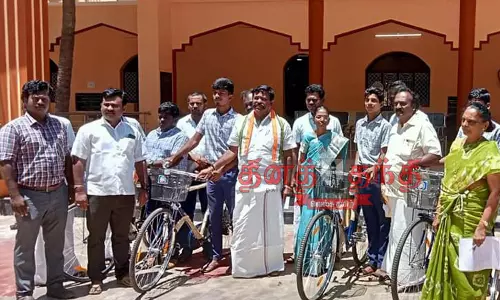 இலவச சைக்கிள் வழங்கும் விழா இலவச சைக்கிள் வழங்கும் விழா
