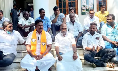 பா.ஜ.க.-சுயேச்சை எம்.எல்.ஏ.க்கள் உண்ணாவிரதம்