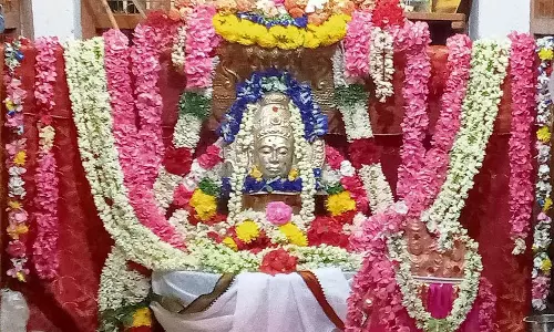 பிரதோஷத்தையொட்டி கோவில்களில் சிறப்பு வழிபாடு பிரதோஷத்தையொட்டி கோவில்களில் சிறப்பு வழிபாடு
