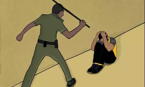 பள்ளி மாணவியை தாக்கியதாக தலைமை ஆசிரியை மீது வழக்குப் பதிவு