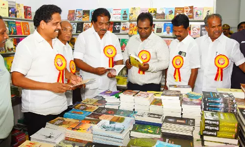 மதுரை தமுக்கம் மைதானத்தில் புத்தக திருவிழா