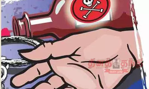 டீக்கடைக்காரர் தற்கொலை