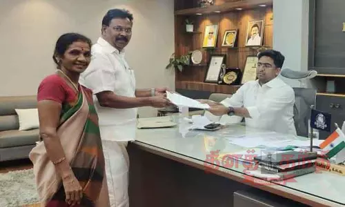 அரசு பள்ளிகளுக்கு ஸ்மார்ட் வகுப்பறை வசதி; கலெக்டரிடம் ரூபி மனோகரன் எம்.எல்.ஏ. மனு அரசு பள்ளிகளுக்கு ஸ்மார்ட் வகுப்பறை வசதி; கலெக்டரிடம் ரூபி மனோகரன் எம்.எல்.ஏ. மனு