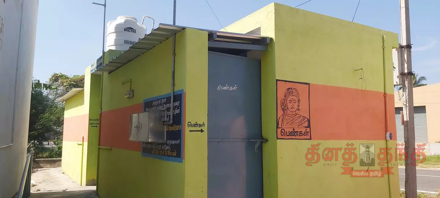 தொட்டிபாளையம் ஊராட்சியில் கட்டப்பட்டு 2 ஆண்டுகளாகியும் பூட்டிக்கிடக்கும் கழிப்பறை விரைவில் திறக்க பொதுமக்கள் கோரிக்கை தொட்டிபாளையம் ஊராட்சியில் கட்டப்பட்டு 2 ஆண்டுகளாகியும் பூட்டிக்கிடக்கும் கழிப்பறை விரைவில் திறக்க பொதுமக்கள் கோரிக்கை