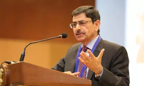 பல்கலைக்கழக வேந்தராக முதல்-அமைச்சரை நியமிப்பதற்கு யுஜிசி விதிகளில் இடம் இல்லை - கவர்னர் ஆர்.என்.ரவி பல்கலைக்கழக வேந்தராக முதல்-அமைச்சரை நியமிப்பதற்கு யுஜிசி விதிகளில் இடம் இல்லை - கவர்னர் ஆர்.என்.ரவி