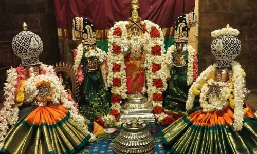 புரட்டாசி சனிக்கிழமை: நவதிருப்பதி கோயில்களில் ஆயிரக்கணக்கான பக்தர்கள் சுவாமி தரிசனம் புரட்டாசி சனிக்கிழமை: நவதிருப்பதி கோயில்களில் ஆயிரக்கணக்கான பக்தர்கள் சுவாமி தரிசனம்