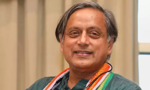 காங்கிரஸ் தலைவர் தேர்தல்: வேட்புமனு தாக்கல் இன்று முதல் தொடக்கம் - வேட்புமனு படிவங்களை பெற்றார் சசி தரூர்! காங்கிரஸ் தலைவர் தேர்தல்: வேட்புமனு தாக்கல் இன்று முதல் தொடக்கம் - வேட்புமனு படிவங்களை பெற்றார் சசி தரூர்!