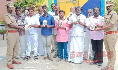 கோவை சிறையில் இருந்து 12 கைதிகள் விடுதலை