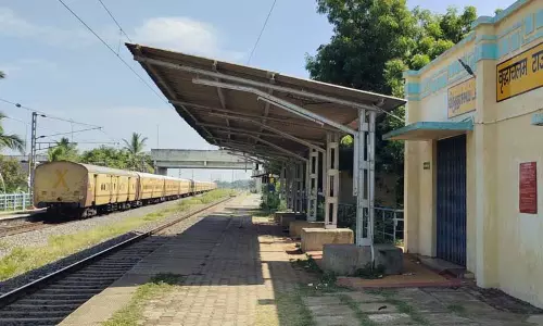 பொலிவிழந்து காணப்படும் விருத்தாசலம் டவுன் ரெயில் நிலையம் சமூக விரோதிகளின் கூடாரமாக மாறி வருவதால் பயணிகள் அச்சம் பொலிவிழந்து காணப்படும் விருத்தாசலம் டவுன் ரெயில் நிலையம் சமூக விரோதிகளின் கூடாரமாக மாறி வருவதால் பயணிகள் அச்சம்