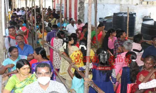 பெருமாள் கோவிலில் பக்தர்கள் சிறப்பு வழிபாடு