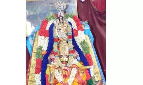 பெருமாள் கோவில்களில் பக்தர்கள் கூட்டம் அலைமோதியது