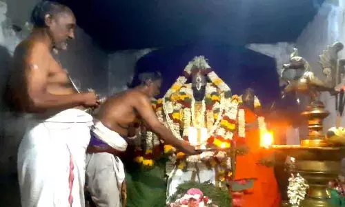 பெருமாள் கோவில்களில் சிறப்பு வழிபாடு பெருமாள் கோவில்களில் சிறப்பு வழிபாடு