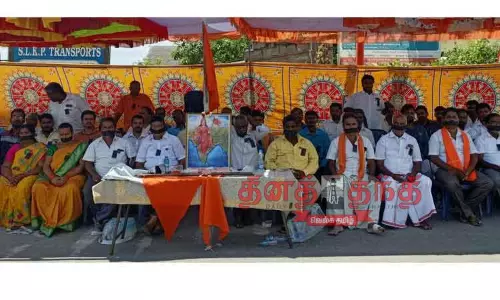 வாயில் கருப்பு துணி கட்டி அறவழி மவுன போராட்டம் வாயில் கருப்பு துணி கட்டி அறவழி மவுன போராட்டம்