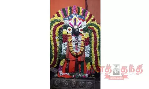 சீர்காழி படித்துறை ஆஞ்சநேயர் கோவிலில் சிறப்பு வழிபாடு சீர்காழி படித்துறை ஆஞ்சநேயர் கோவிலில் சிறப்பு வழிபாடு