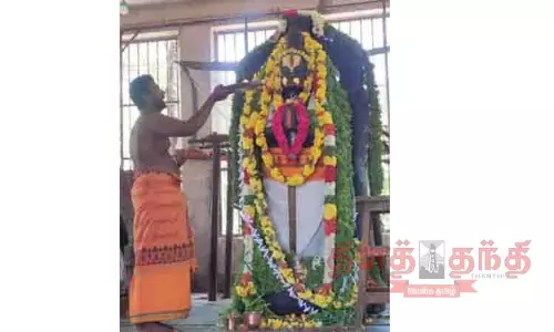 பெருமாள் கோவில்களில் சிறப்பு வழிபாடு பெருமாள் கோவில்களில் சிறப்பு வழிபாடு