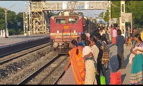 உடுமலை வழியாக திண்டுக்கல்-பாலக்காடு இடையே மின்சார ரெயில்கள் இயக்கம் உடுமலை வழியாக திண்டுக்கல்-பாலக்காடு இடையே மின்சார ரெயில்கள் இயக்கம்