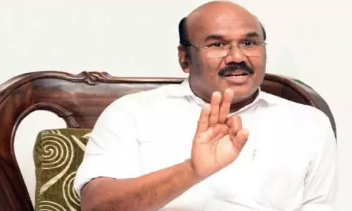முன்னாள் அமைச்சர்கள் மீது பொய் வழக்கு போடும் தி.மு.க. அரசு, ஓ.பன்னீர்செல்வத்தின் பங்களாவில் சோதனை நடத்தாதது ஏன்? ஜெயக்குமார் கேள்வி முன்னாள் அமைச்சர்கள் மீது பொய் வழக்கு போடும் தி.மு.க. அரசு, ஓ.பன்னீர்செல்வத்தின் பங்களாவில் சோதனை நடத்தாதது ஏன்? ஜெயக்குமார் கேள்வி