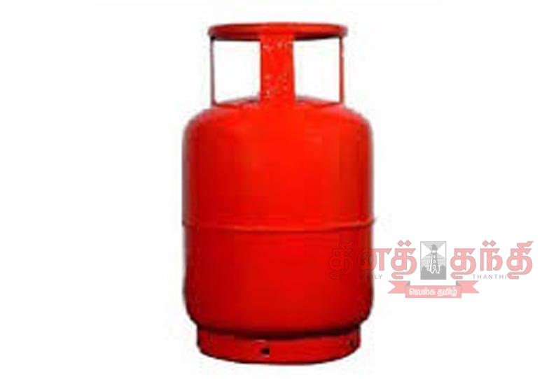 There is a commotion due to gas leaking from the cylinder at home