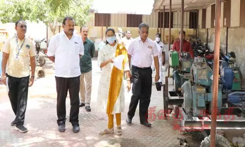 மின்மோட்டார்களை தயார் செய்யும் பணியை மேயர் ஜெகன் பெரியசாமி ஆய்வு மின்மோட்டார்களை தயார் செய்யும் பணியை மேயர் ஜெகன் பெரியசாமி ஆய்வு