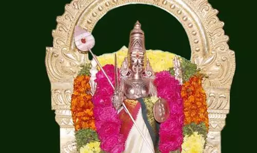 கோவில்களில் மகாளய அமாவாசையொட்டி சிறப்பு வழிபாடு கோவில்களில் மகாளய அமாவாசையொட்டி சிறப்பு வழிபாடு