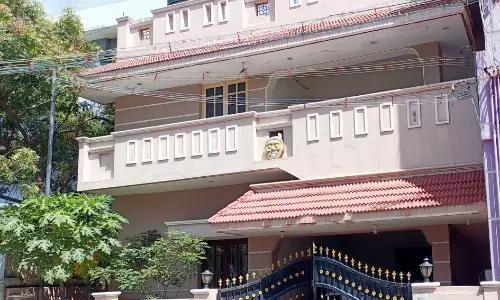 பா.ஜனதா நிர்வாகி வீடு எனநினைத்து பெட்ரோல் குண்டு வீச்சு பா.ஜனதா நிர்வாகி வீடு எனநினைத்து பெட்ரோல் குண்டு வீச்சு