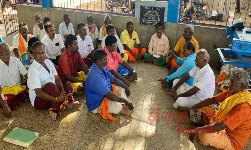 ஓட்டப்பிடாரத்தில் கிராமக் கோவில் பூசாரிகள் சங்க கூட்டம் ஓட்டப்பிடாரத்தில் கிராமக் கோவில் பூசாரிகள் சங்க கூட்டம்