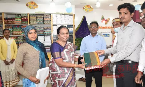 ஊட்டி கோ-ஆப்டெக்சில் இந்த ஆண்டு ரூ.130 லட்சம் விற்பனை குறியீடு அறிவிப்பு-கலெக்டர் அம்ரித் தகவல் ஊட்டி கோ-ஆப்டெக்சில் இந்த ஆண்டு ரூ.130 லட்சம் விற்பனை குறியீடு அறிவிப்பு-கலெக்டர் அம்ரித் தகவல்