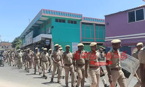 போலீஸ் கொடி அணிவகுப்பு