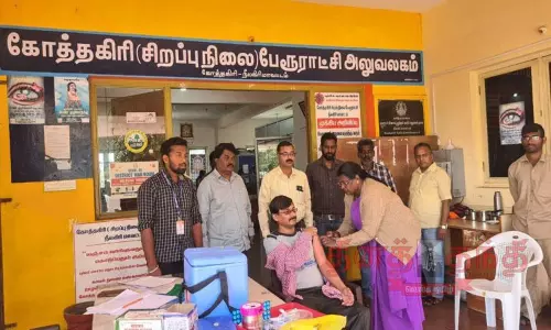 கோத்தகிரியில் கொரோனா தடுப்பூசி சிறப்பு முகாம்-பேரூராட்சிகளின் உதவி இயக்குனர் ஆய்வு கோத்தகிரியில் கொரோனா தடுப்பூசி சிறப்பு முகாம்-பேரூராட்சிகளின் உதவி இயக்குனர் ஆய்வு