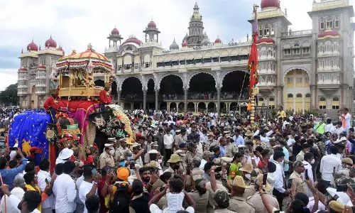 மைசூரு அசோக் நகர் அம்பேத்கர் பூங்காவில் மகிஷாசூரன் தசரா விழா கொண்டாட்டம் மைசூரு அசோக் நகர் அம்பேத்கர் பூங்காவில் மகிஷாசூரன் தசரா விழா கொண்டாட்டம்