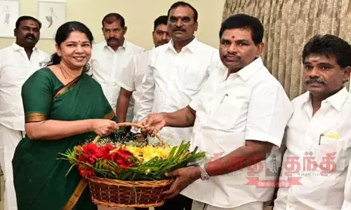 கனிமொழி எம்.பி.யிடம், அமைச்சர் அனிதா ராதாகிருஷ்ணன் வாழ்த்து