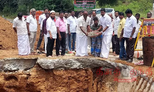 ரூ.1½ கோடியில் புதிய மேம்பாலம், பள்ளி கட்டிட பணிகள் ரூ.1½ கோடியில் புதிய மேம்பாலம், பள்ளி கட்டிட பணிகள்