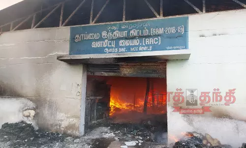 ஓசூரில் மாநகராட்சி குப்பை கிடங்கில் திடீர் தீ-ரூ.25 லட்சம் மதிப்பிலான அரவை எந்திரம் சேதம் ஓசூரில் மாநகராட்சி குப்பை கிடங்கில் திடீர் தீ-ரூ.25 லட்சம் மதிப்பிலான அரவை எந்திரம் சேதம்