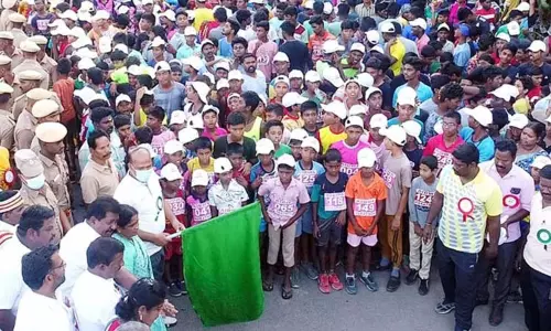 பாலியல் வன்முறைக்கு எதிராக கடலூரில், மினி மாரத்தான் போட்டி கலெக்டர் தொடங்கி வைத்தார் பாலியல் வன்முறைக்கு எதிராக கடலூரில், மினி மாரத்தான் போட்டி கலெக்டர் தொடங்கி வைத்தார்