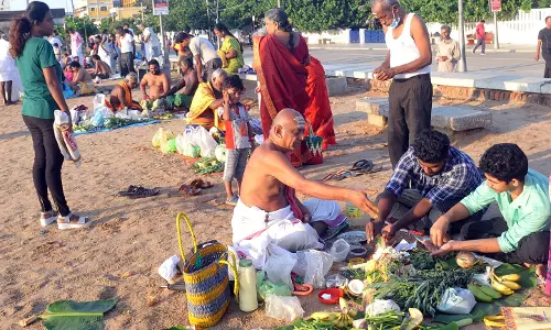 கடற்கரை, திருக்காஞ்சியில் முன்னோர்களுக்கு தர்ப்பணம் கடற்கரை, திருக்காஞ்சியில் முன்னோர்களுக்கு தர்ப்பணம்