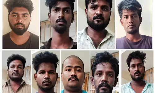பள்ளி மாணவர்களுக்கு கஞ்சா விற்ற 9 பேர் கைது பள்ளி மாணவர்களுக்கு கஞ்சா விற்ற 9 பேர் கைது
