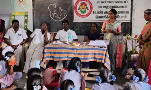 கழுதூர் அரசு மேல்நிலைப்பள்ளியில் பெண் குழந்தைகளுக்கான விழிப்புணர்வு நிகழ்ச்சி கழுதூர் அரசு மேல்நிலைப்பள்ளியில் பெண் குழந்தைகளுக்கான விழிப்புணர்வு நிகழ்ச்சி