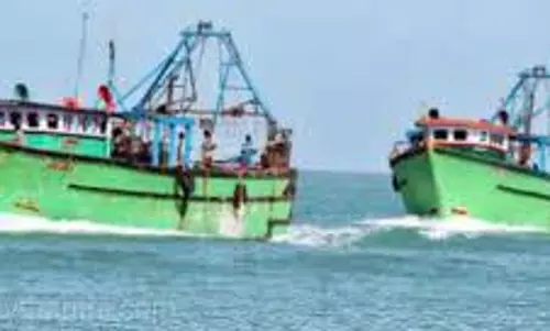 பாம்பன் - தூத்துக்குடி மீனவர்கள் இடையே பிரச்சினை பாம்பன் - தூத்துக்குடி மீனவர்கள் இடையே பிரச்சினை