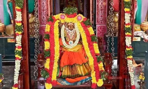 பொன்னியம்மன் கோவிலில் ஊஞ்சல் உற்சவம் பொன்னியம்மன் கோவிலில் ஊஞ்சல் உற்சவம்