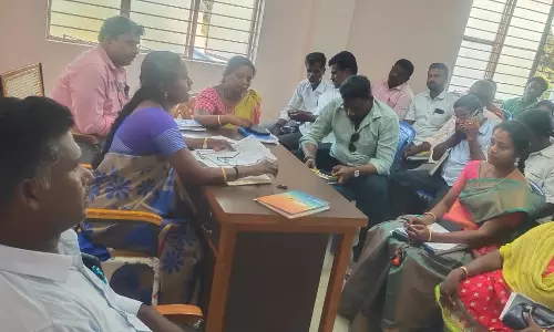 வருவாய்த்துறை அலுவலர்களுக்கான ஆய்வுக்கூட்டம் வருவாய்த்துறை அலுவலர்களுக்கான ஆய்வுக்கூட்டம்