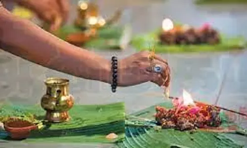 முன்னோர்களுக்கு தர்ப்பணம் கொடுத்து ஏராளமானோர் வழிபாடு முன்னோர்களுக்கு தர்ப்பணம் கொடுத்து ஏராளமானோர் வழிபாடு