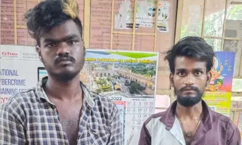 கஞ்சா வைத்திருந்த 2 பேர் கைது கஞ்சா வைத்திருந்த 2 பேர் கைது