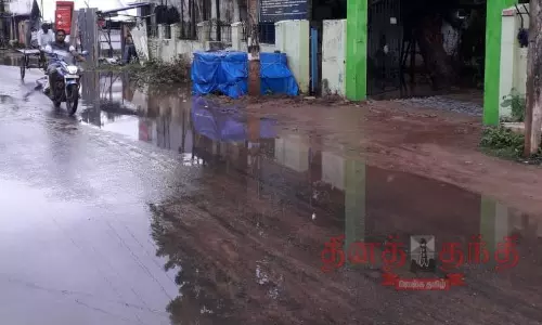 ஆரம்ப சுகாதார நிலையம் பகுதியில் தேங்கி நிற்கும் மழைநீர் ஆரம்ப சுகாதார நிலையம் பகுதியில் தேங்கி நிற்கும் மழைநீர்