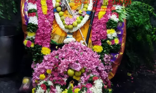 மகாளய அமாவாசையையொட்டி அம்மன் கோவில்களில் சிறப்பு பூஜை மகாளய அமாவாசையையொட்டி அம்மன் கோவில்களில் சிறப்பு பூஜை