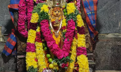 மகாளய அமாவாசையையொட்டி மோகனூர் பகுதி கோவில்களில் சிறப்பு பூஜை மகாளய அமாவாசையையொட்டி மோகனூர் பகுதி கோவில்களில் சிறப்பு பூஜை