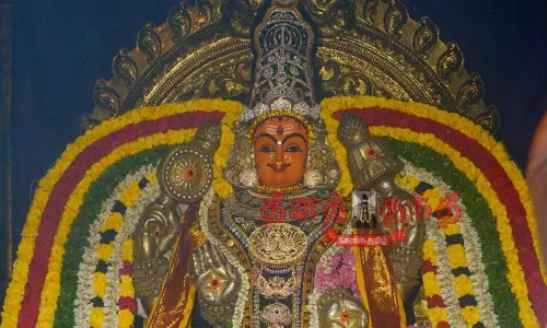 தஞ்சை பெரியகோவிலில் நவராத்திரி கலை விழா தொடங்கியது தஞ்சை பெரியகோவிலில் நவராத்திரி கலை விழா தொடங்கியது
