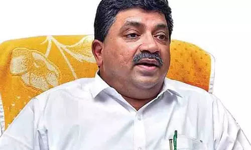எதுவும் தெரியாமல் நிதி மேலாண்மை, பொருளாதாரம் குறித்து பேச கூடாது-ஆர்.பி.உதயகுமாருக்கு, நிதி அமைச்சர் பதிலடி எதுவும் தெரியாமல் நிதி மேலாண்மை, பொருளாதாரம் குறித்து பேச கூடாது-ஆர்.பி.உதயகுமாருக்கு, நிதி அமைச்சர் பதிலடி