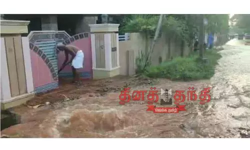 ராட்சத குழாய் உடைந்து சாலையில் ஆறாக ஓடிய குடிநீர் ராட்சத குழாய் உடைந்து சாலையில் ஆறாக ஓடிய குடிநீர்