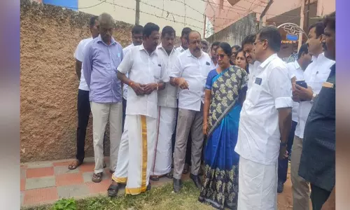 பெட்ரோல் குண்டு வீச்சில் ஈடுபட்டவர்கள் மீது முதல்-அமைச்சர் கடும் நடவடிக்கை எடுக்க வேண்டும் - வானதி சீனிவாசன்