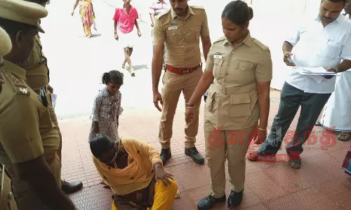கலெக்டர் அலுவலகத்தில் 5 வயது பெண் குழந்தையுடன் கர்ப்பிணி திடீர் போராட்டம் கலெக்டர் அலுவலகத்தில் 5 வயது பெண் குழந்தையுடன் கர்ப்பிணி திடீர் போராட்டம்